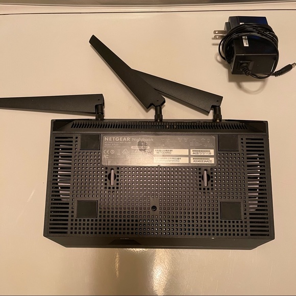 Netgear Nighthawk AC1900 Smart Wifi Router R7000 Model - Picture 2 of 5